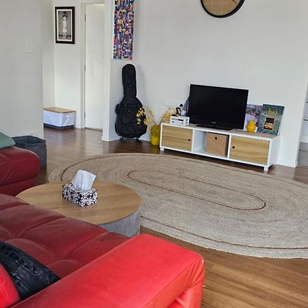 This Fabulous, Single-Level 3 Plus 1 Small Room With Folding Sofa Home 오클랜드 외부 사진